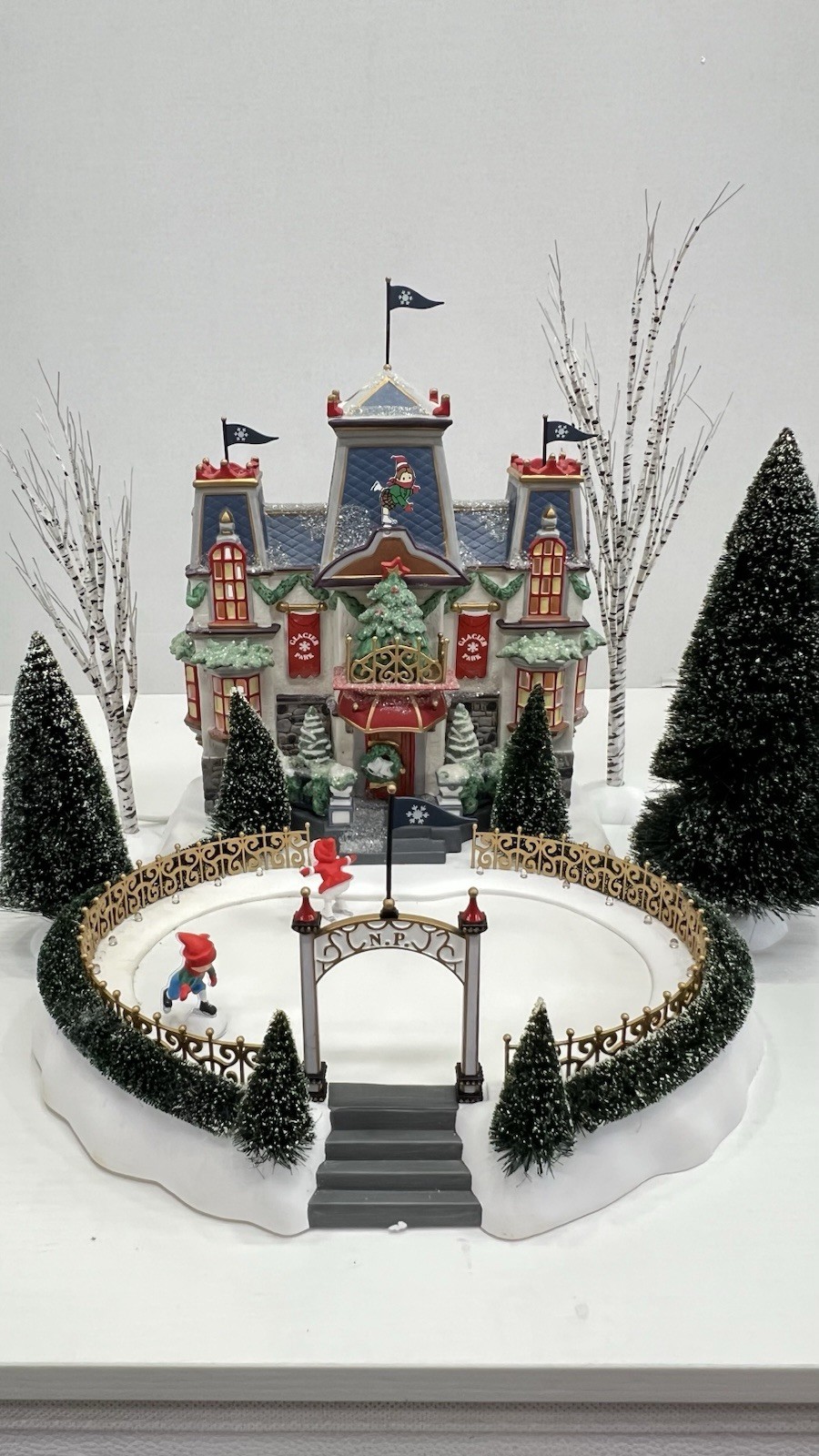 Dept 56 North Pole Series”Glacier Park Pavilion” Holiday Gift Set Please Read !