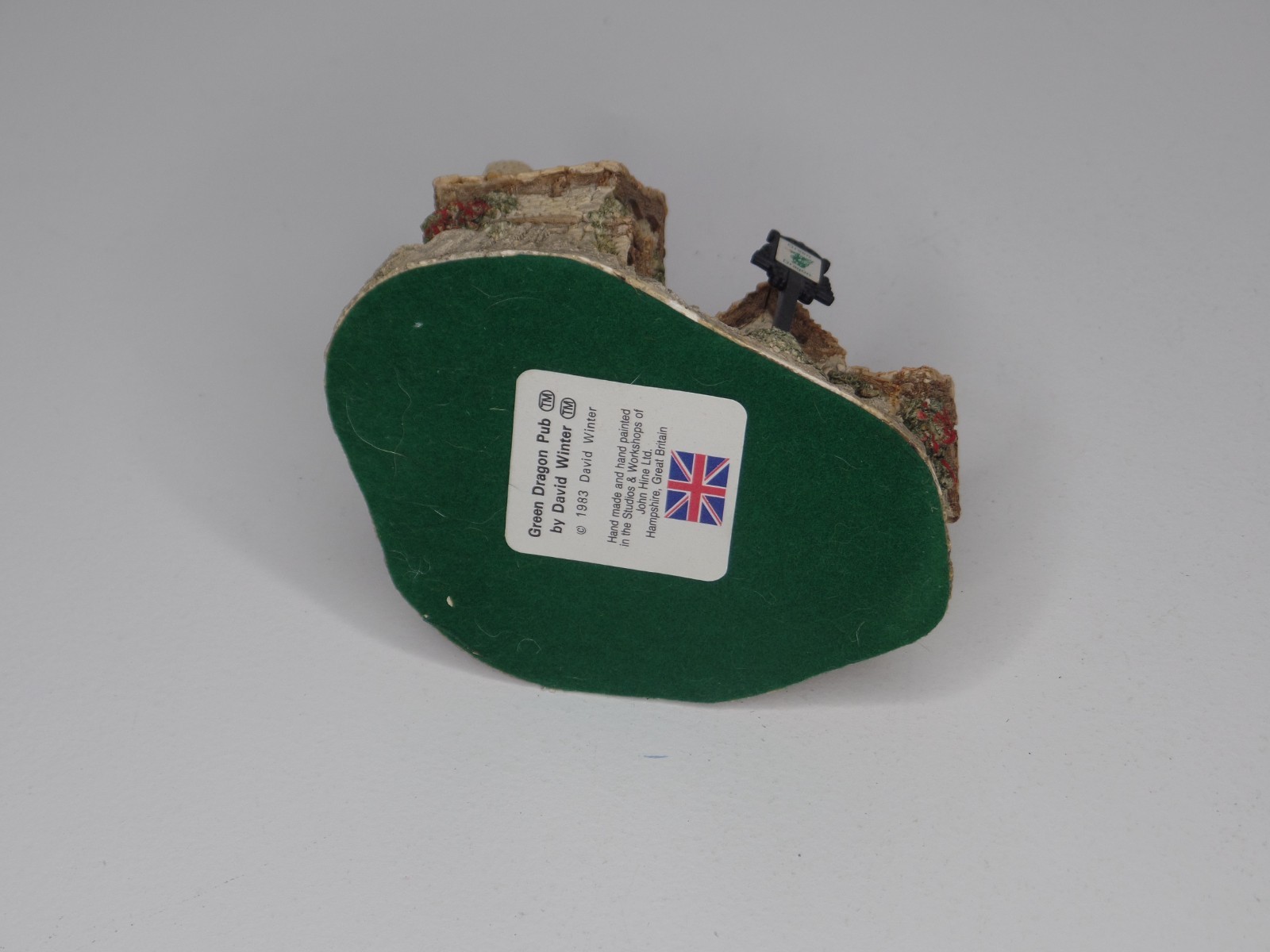 David Winter Cottages The Green Dragon Pub COA & Box Great Britain Hand Made