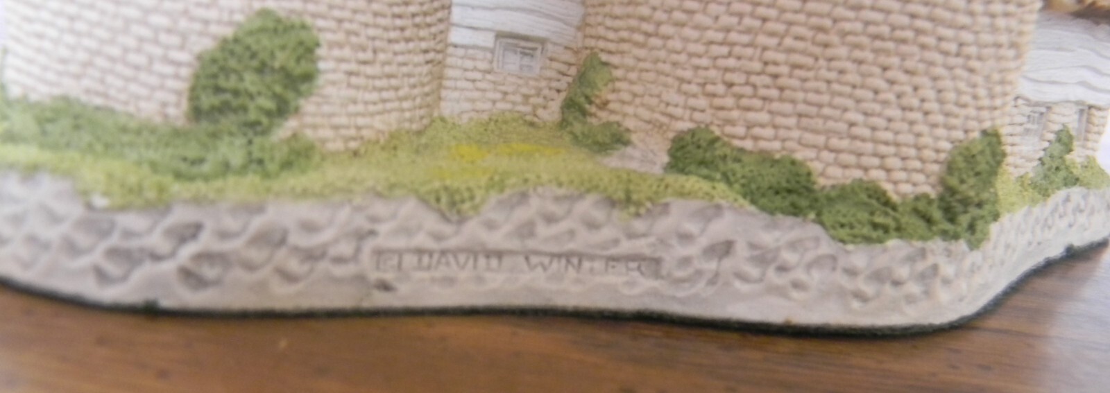 David Winter Cottages Triple Oast w COA & Box 5.75″x7.25″x4.5″