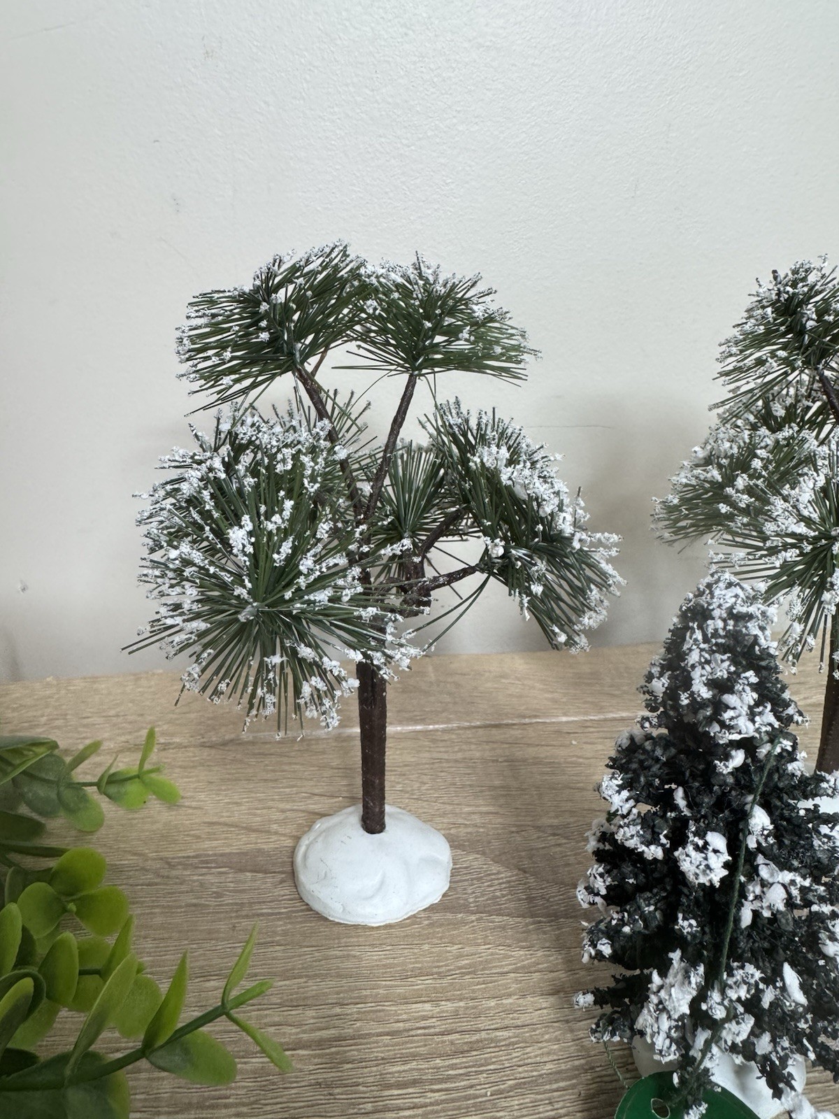 LEMAX TREE #74175 ARBRE MOUNTAIN Flocked PINE Christmas Village 6″ SET Plus