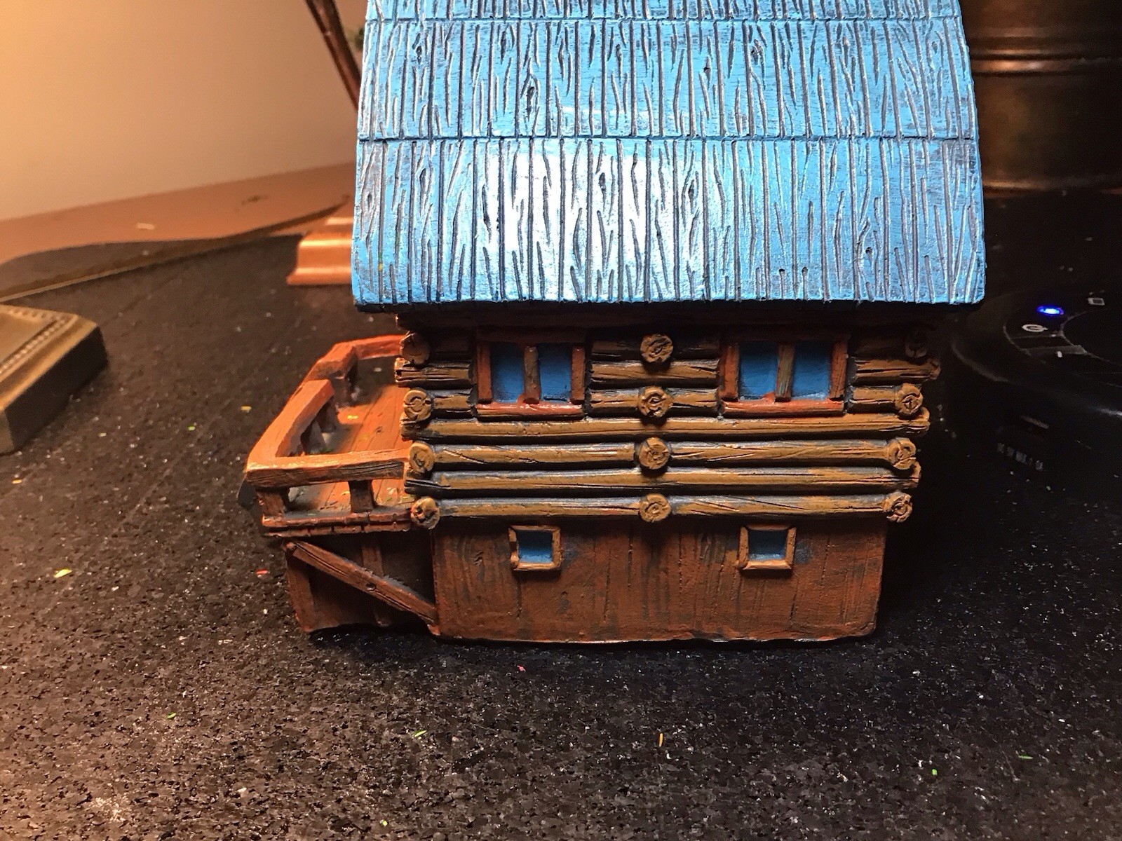LOG CABIN PO # 218003 MID WEST DESIGN W/BATTERY LIGHTED BATTERY NOT INCLUDED