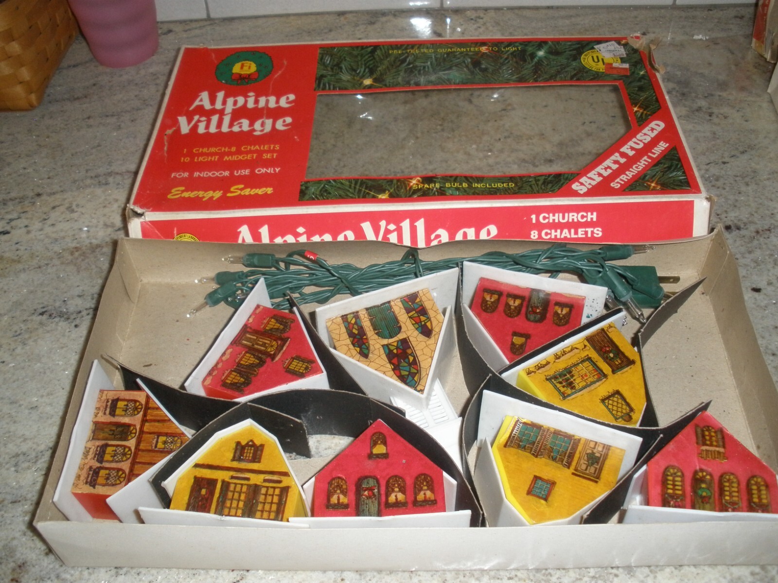 VINTAGE ALPINE VILLAGE 1 CHURCH 8 CHALETS 10 MIDGET LIGHT SET WORKS BOX FI