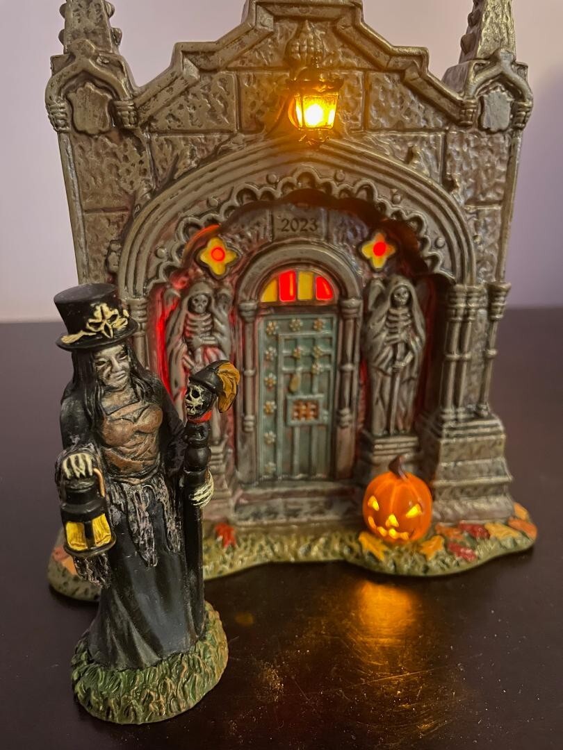 Dept 56 Halloween Rest in Peace 2023 sold w/ Madame Laveau NIB Lit Ceramic Crypt