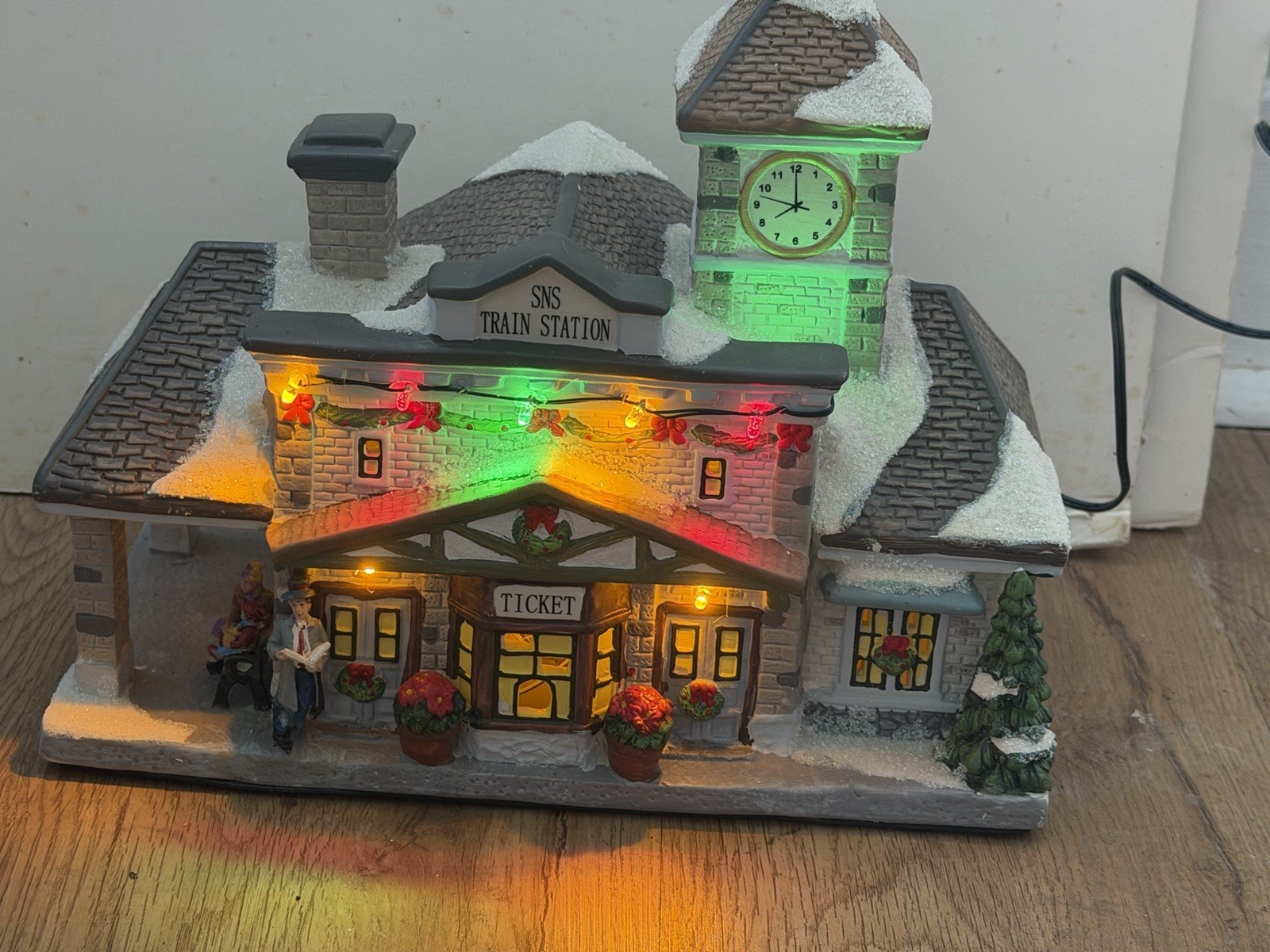 St Nicholas Square Christmas Village Train Station Light Up /Retired 2018