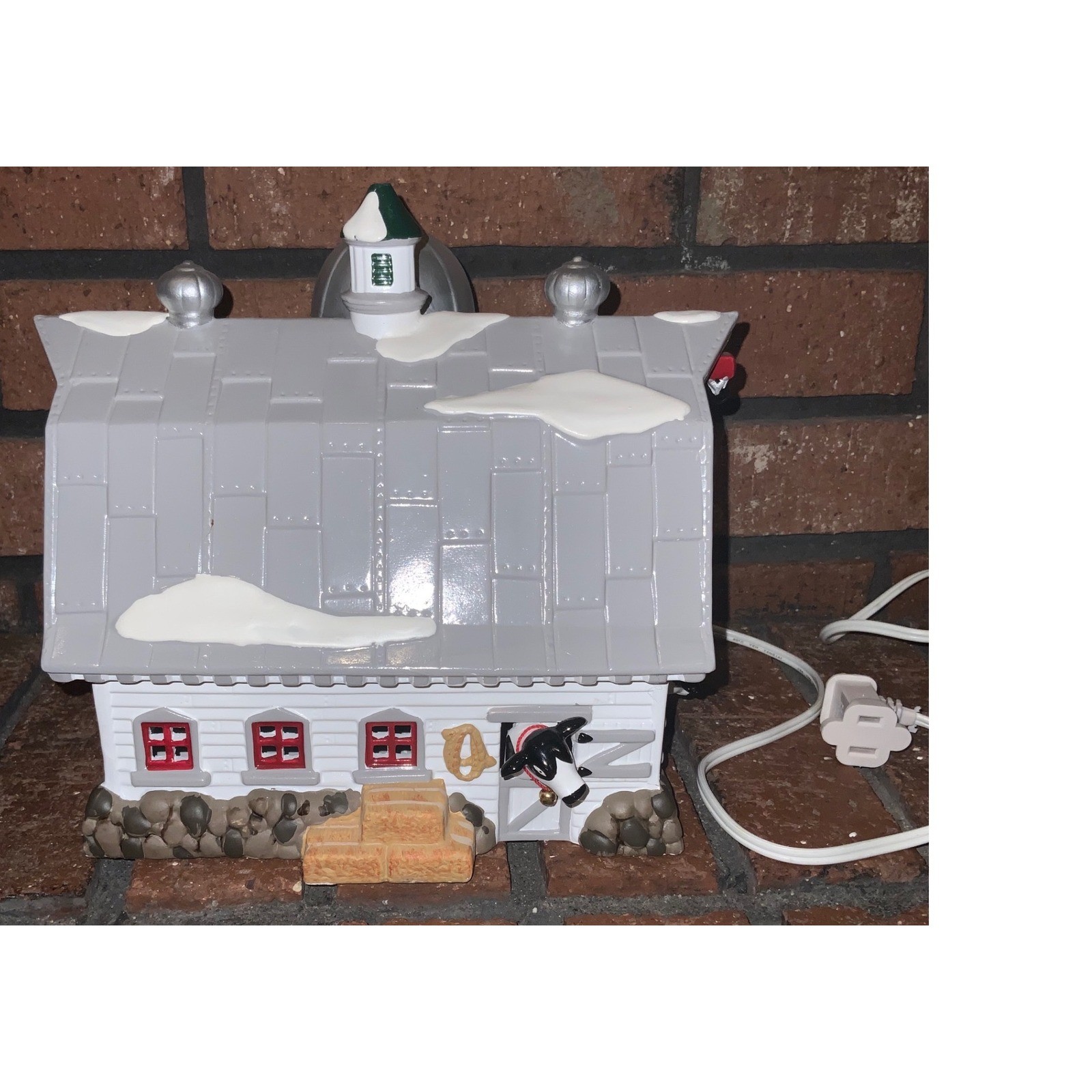 Department 56 Snow Village Dairy Barn 5446-1 Ceramic Christmas Building Lighted