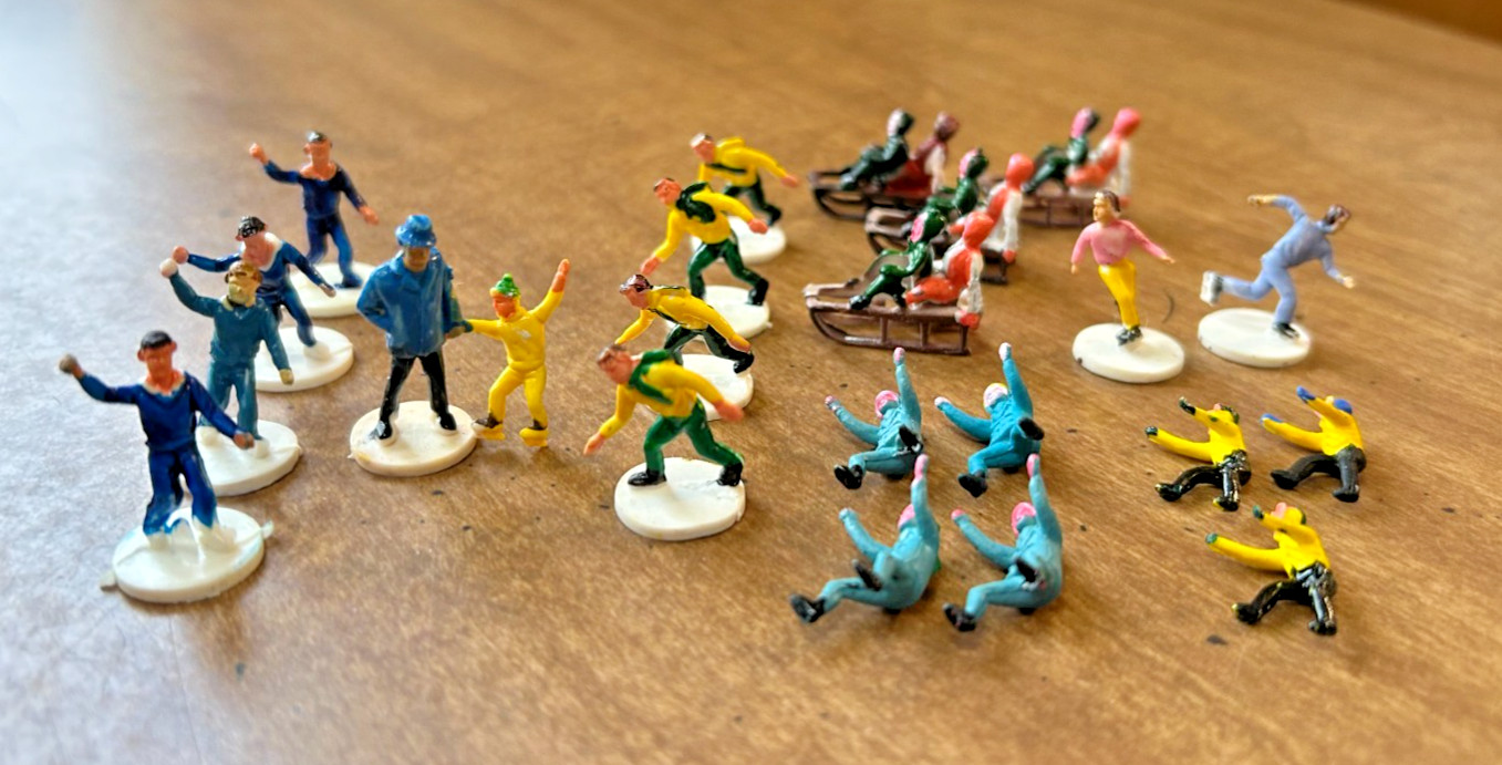 22 VINTAGE MINIATURE VILLAGE PEOPLE FIGURES – WINTER SKATING SLEDDING – DIORAMA