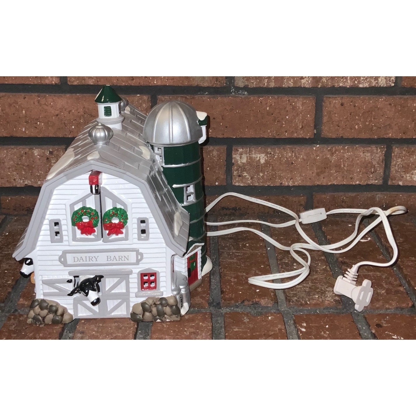 Department 56 Snow Village Dairy Barn 5446-1 Ceramic Christmas Building Lighted
