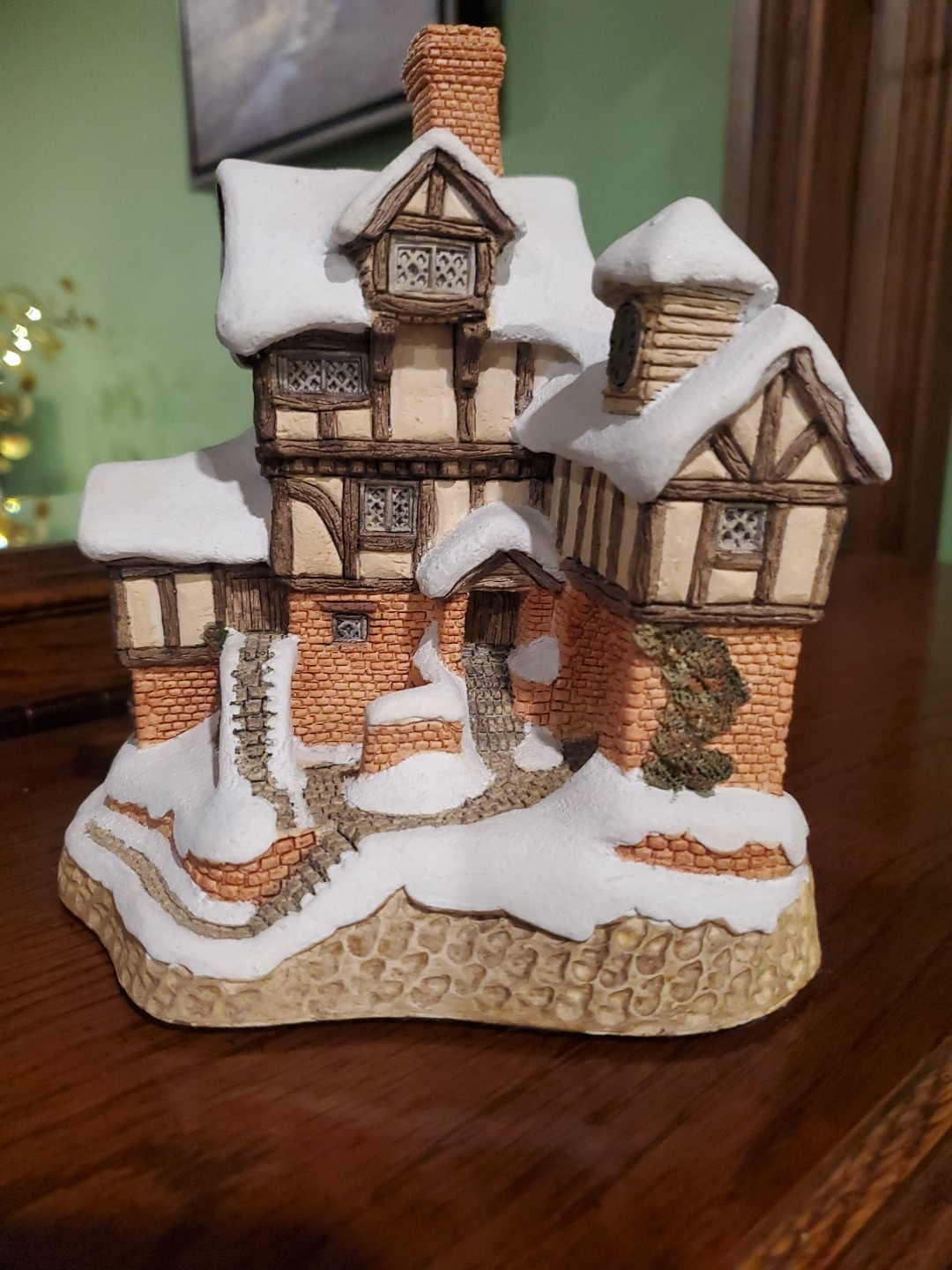 1987 David Winter Ebenezer Scrooge’s Counting House Signed