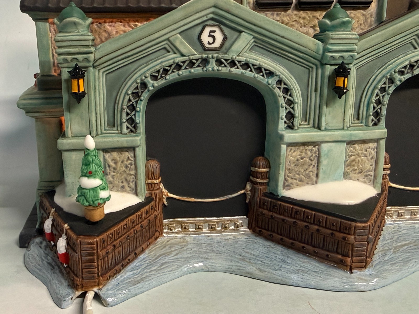 DEPT 56 CHRISTMAS IN CITY- EAST HARBOR FERRY TERMINAL 59254 COLLECTOR’S EDITION