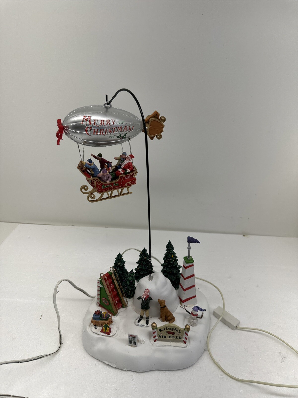 LEMAX Kringle’s Air Field #24484 Blimp Santa Merry Christmas Xmas W/3V adapter