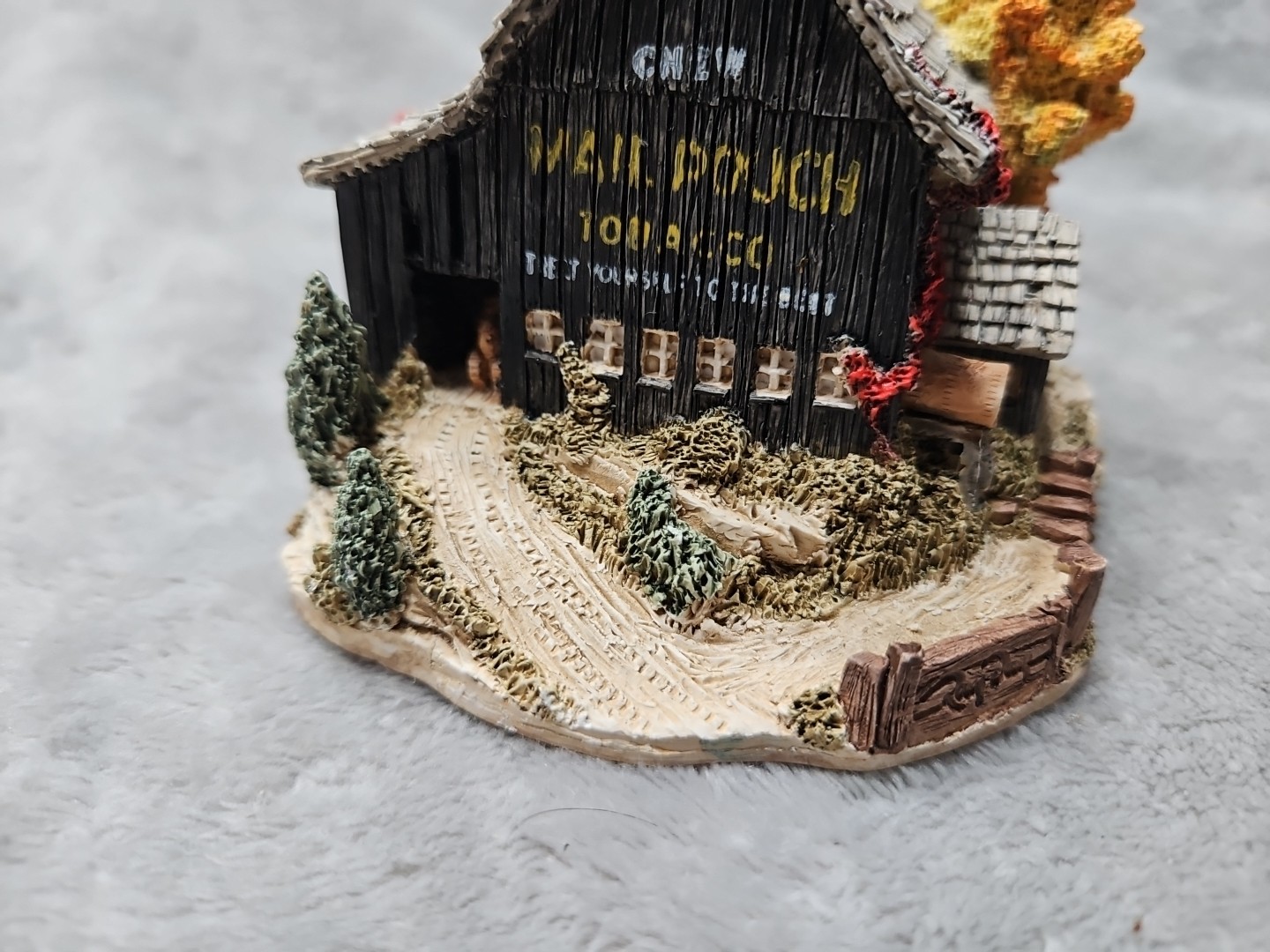 American Landmarks Collection 1989 MAIL POUCH Barn Lilliput Lane Signed