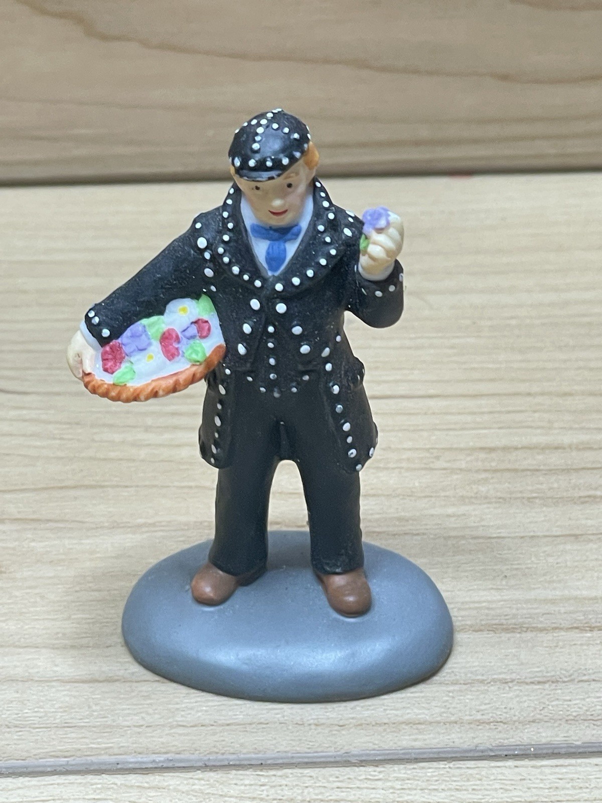 Department 56 Village Figurine Flower Vendor Florist w Bouquet Hand Painted