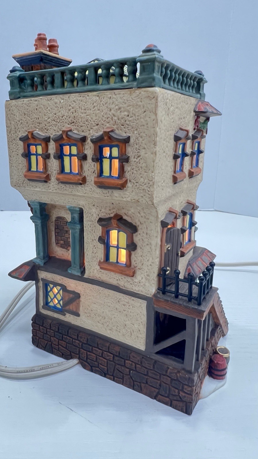 Dept 56 Dickens Village Series “Leeds Oyster House” 58446 Retired 1999 NEW !