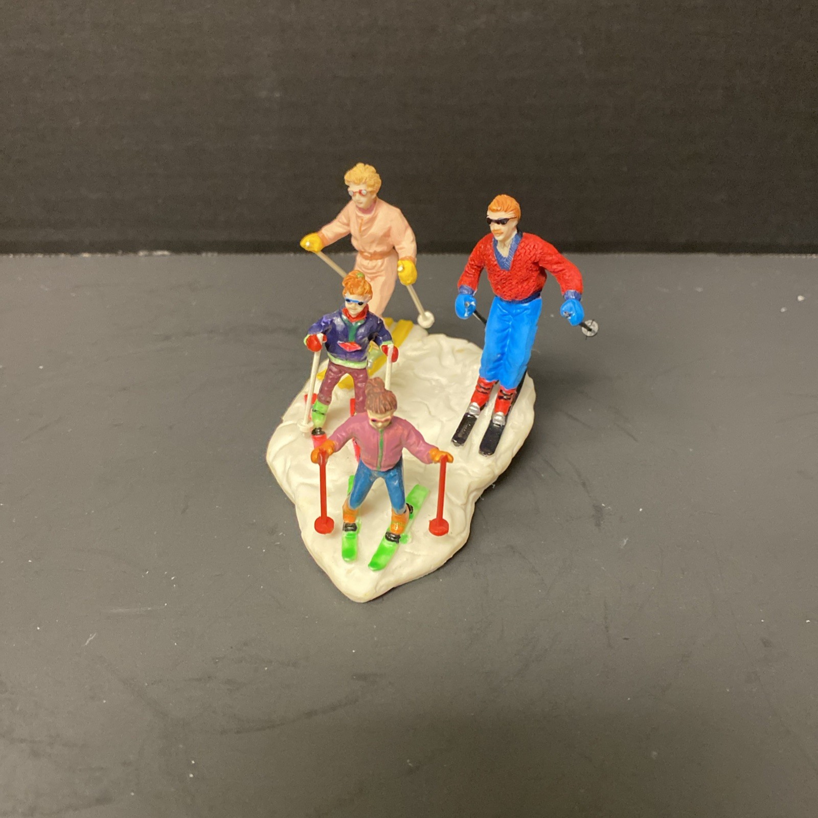 Lemax Vail Village Family Ski Along 73201 Figurine Poly Resin 1997