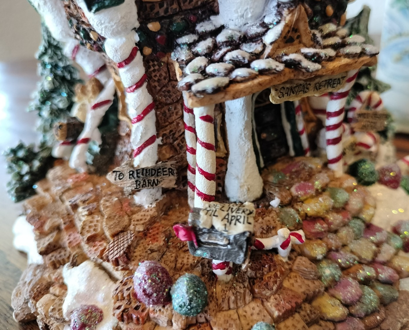 Vtg Boyds Bearly Built Villages Kringle’s Retreat Exclusive Edition With Figures