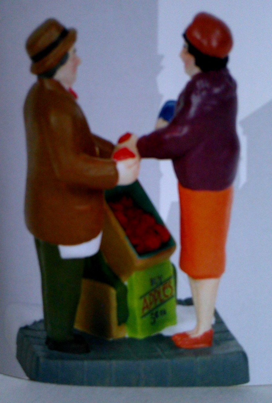 DEPT 56 “Christmas In The City” – CITY APPLE VENDOR – #6000575 – BRAND NEW