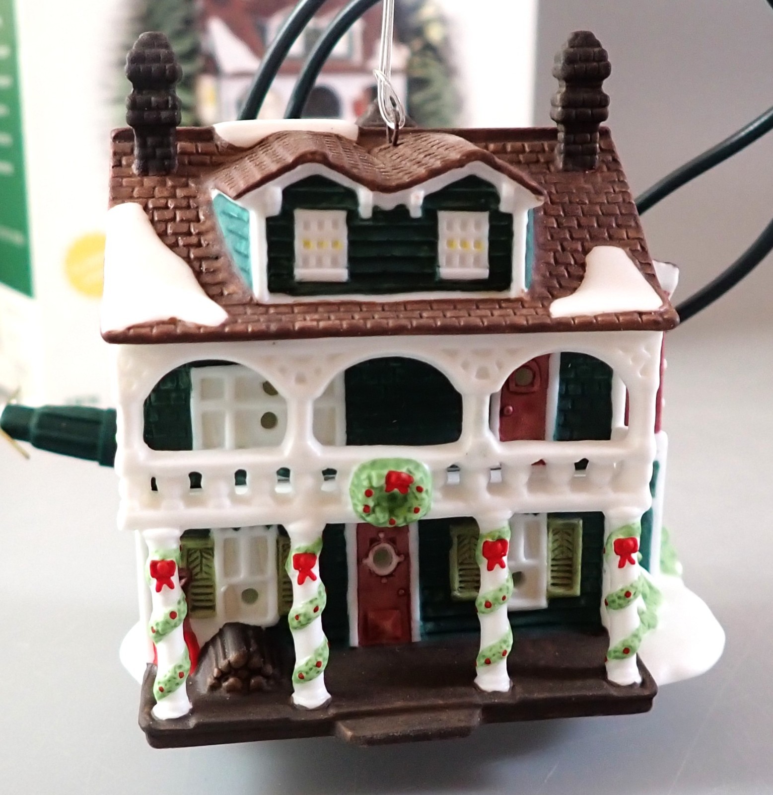 Dept 56 Captain’s Cottage Lighted Ornament New England Village Series 98756