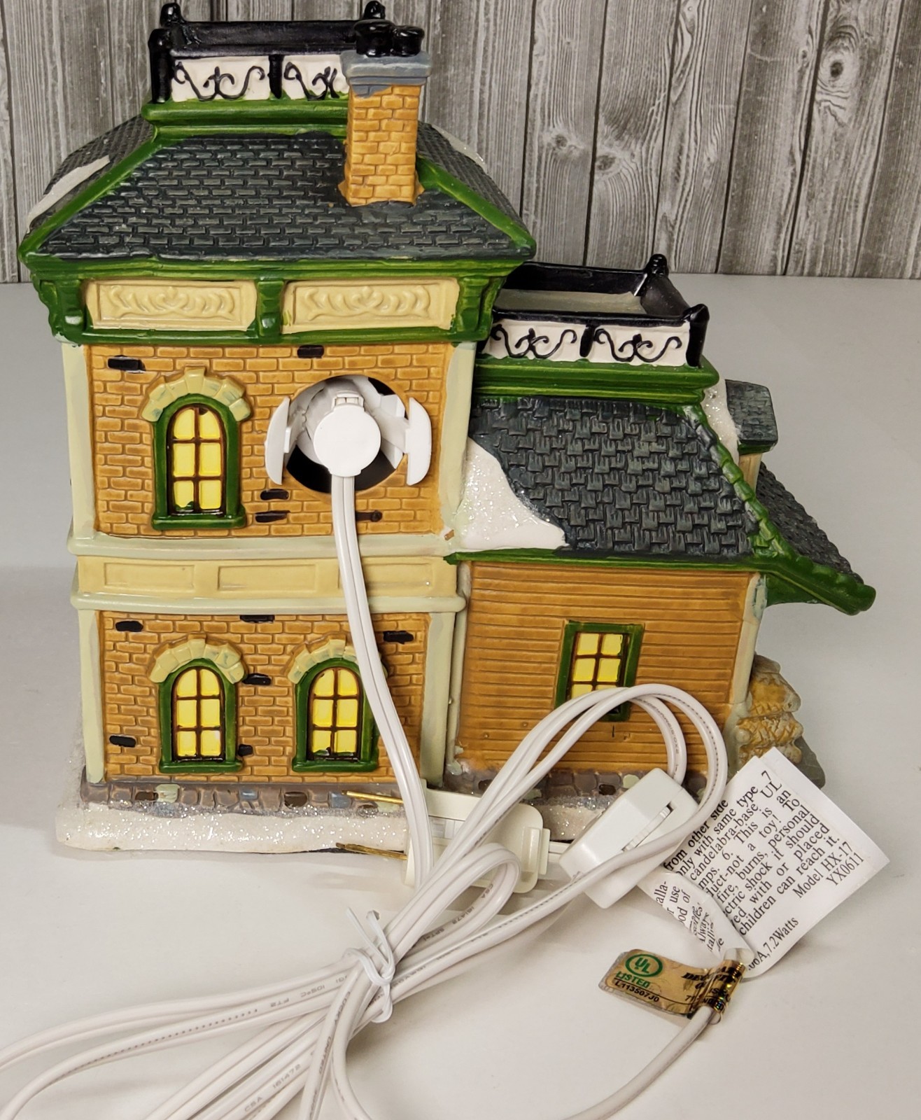 HOLIDAY INSPIRATIONS “GARDEN SHOP” LIGHT UP PORCELAIN CHRISTMAS HOUSE W/BOX