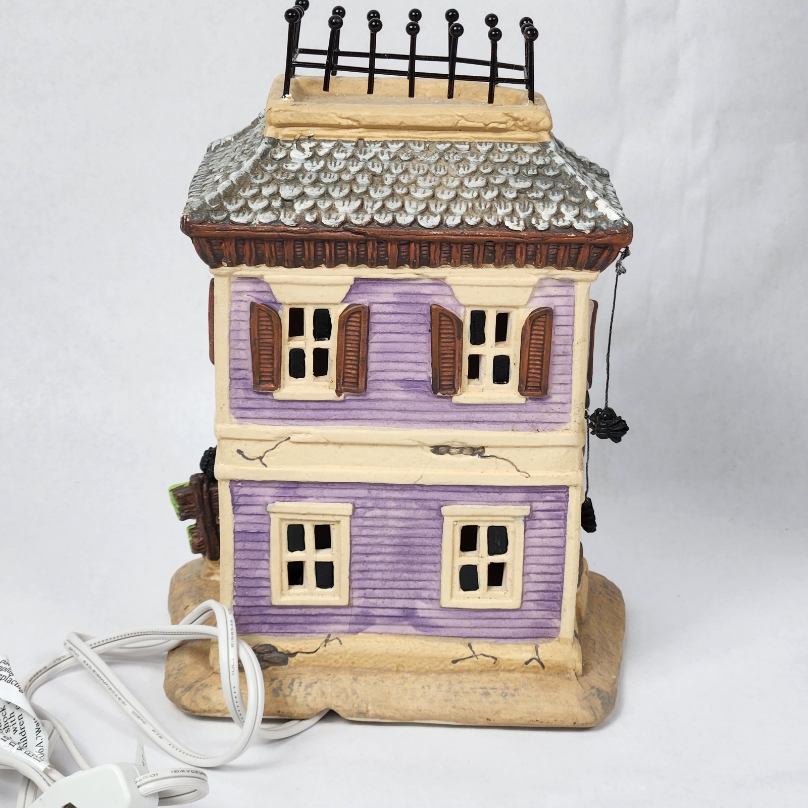 Holiday Inspirations Casper’s Costume Shoppe Lighted House Susan Winget 2013