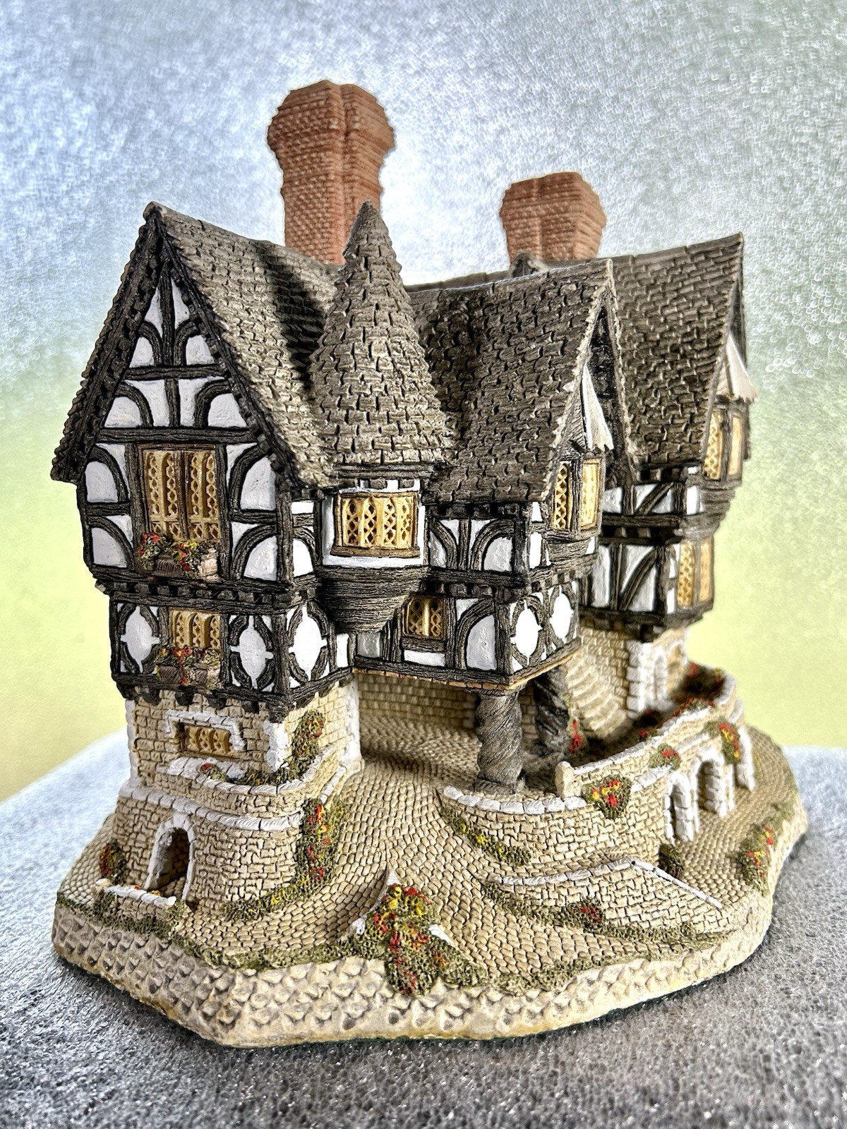 Falstaffs Manor #4973 David Winter 1986 Cottage Collection Retired 1991 8.5”x7.5