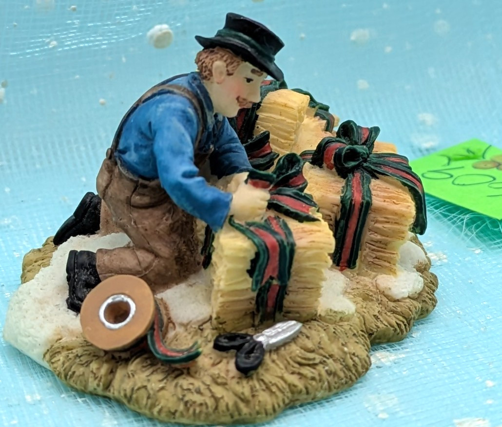 O’Well farmer straw hay bales presents Christmas Village Figurine NO BOX INV609