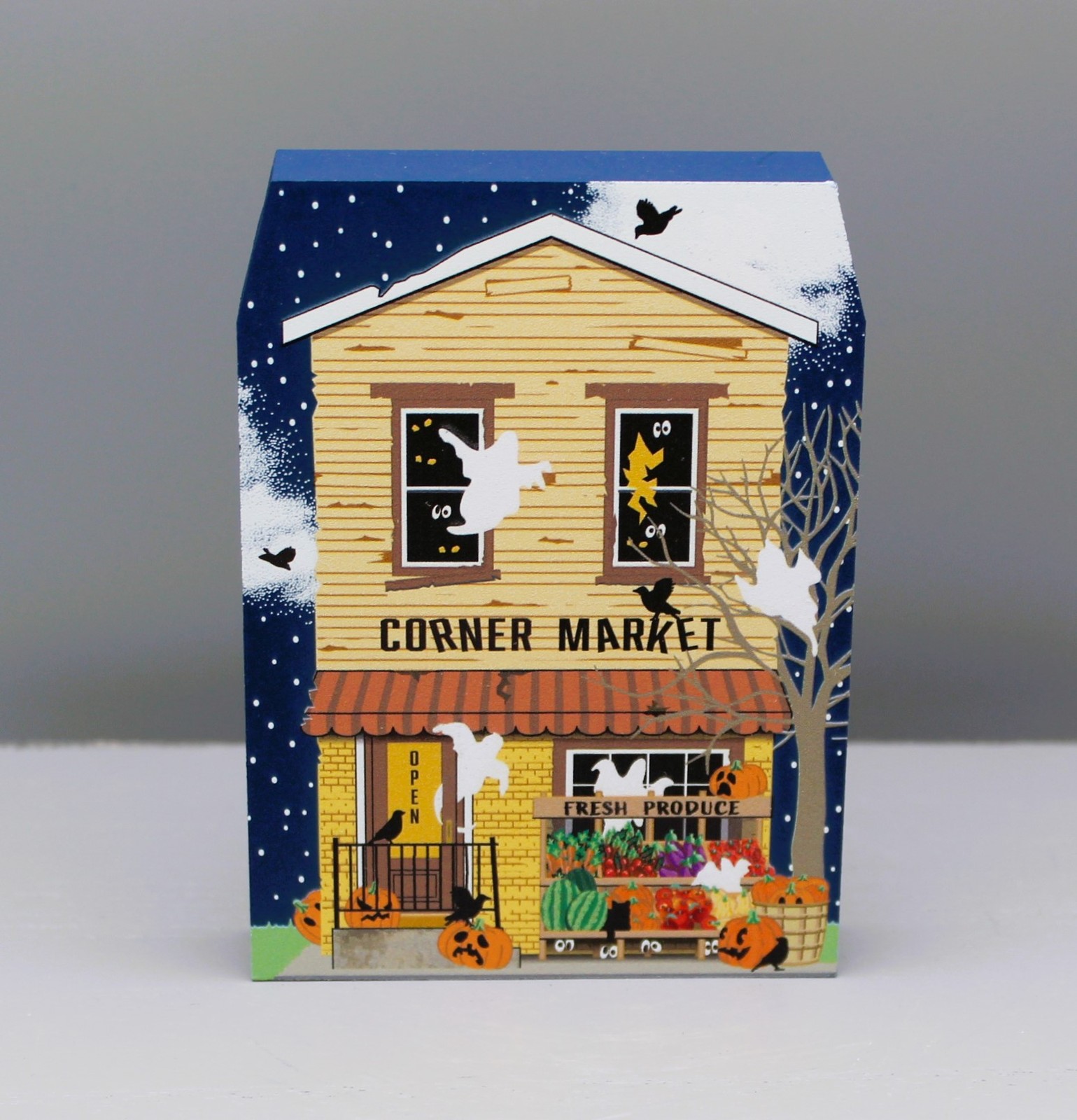🎃 Cat’s Meow Village Halloween Corner Market #25-631 – Glow-in-the-Dark Ghosts!