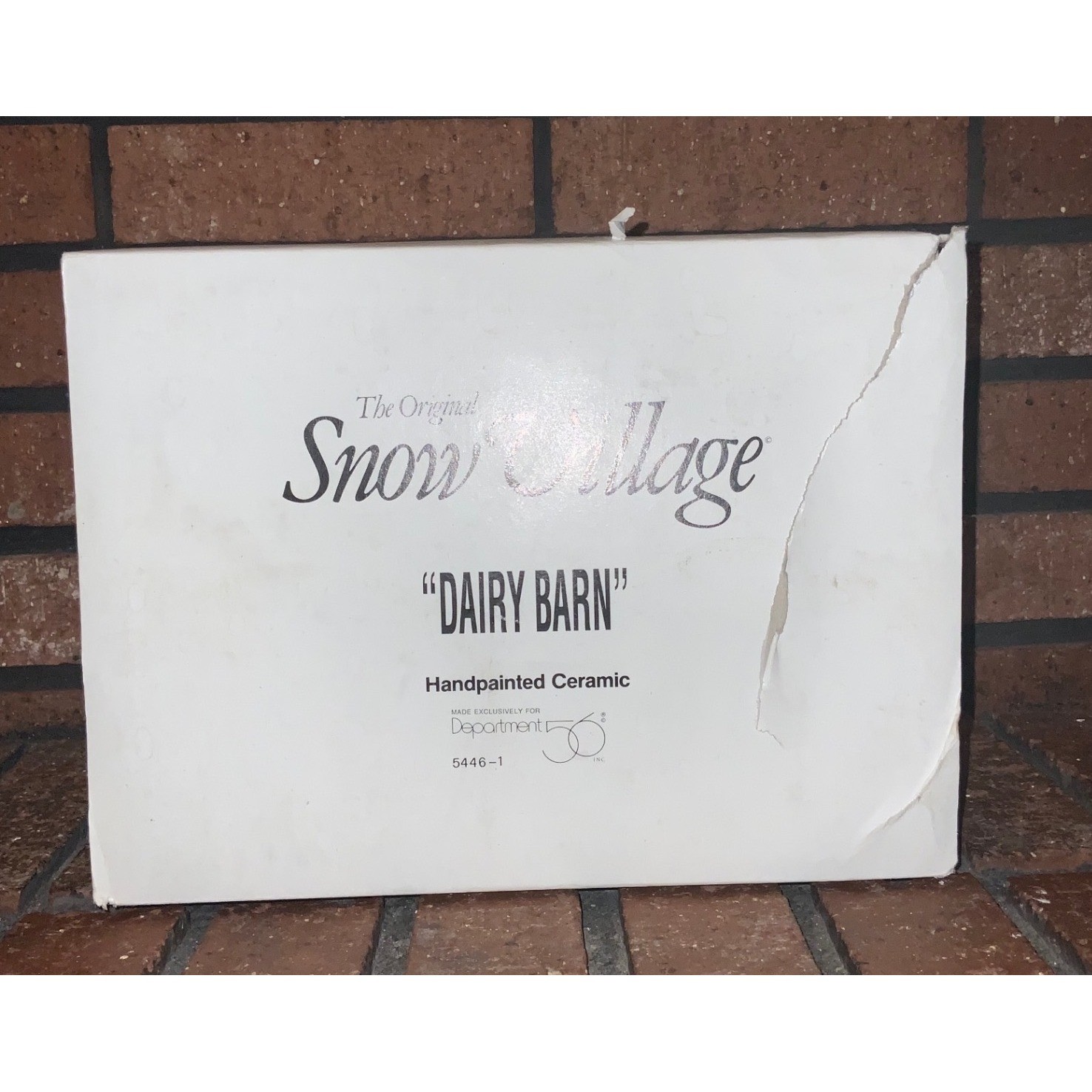 Department 56 Snow Village Dairy Barn 5446-1 Ceramic Christmas Building Lighted