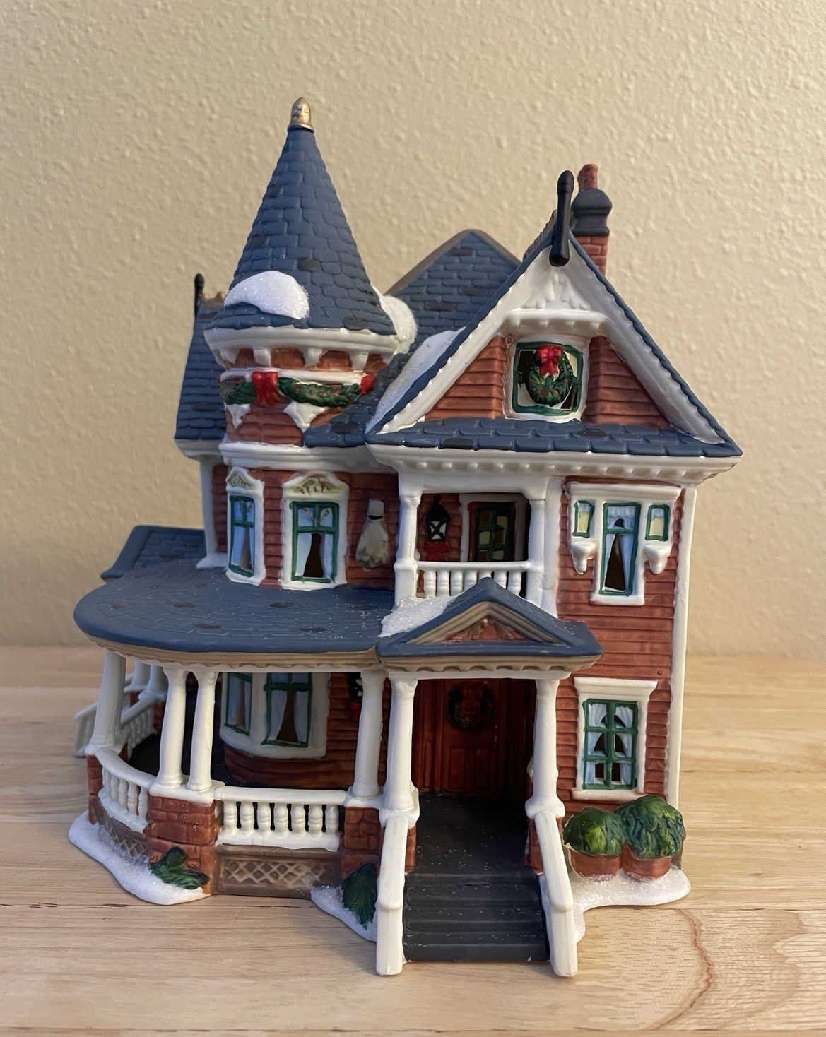 Parmore Estates Bed & Breakfast Holiday Inspirations Lighted House