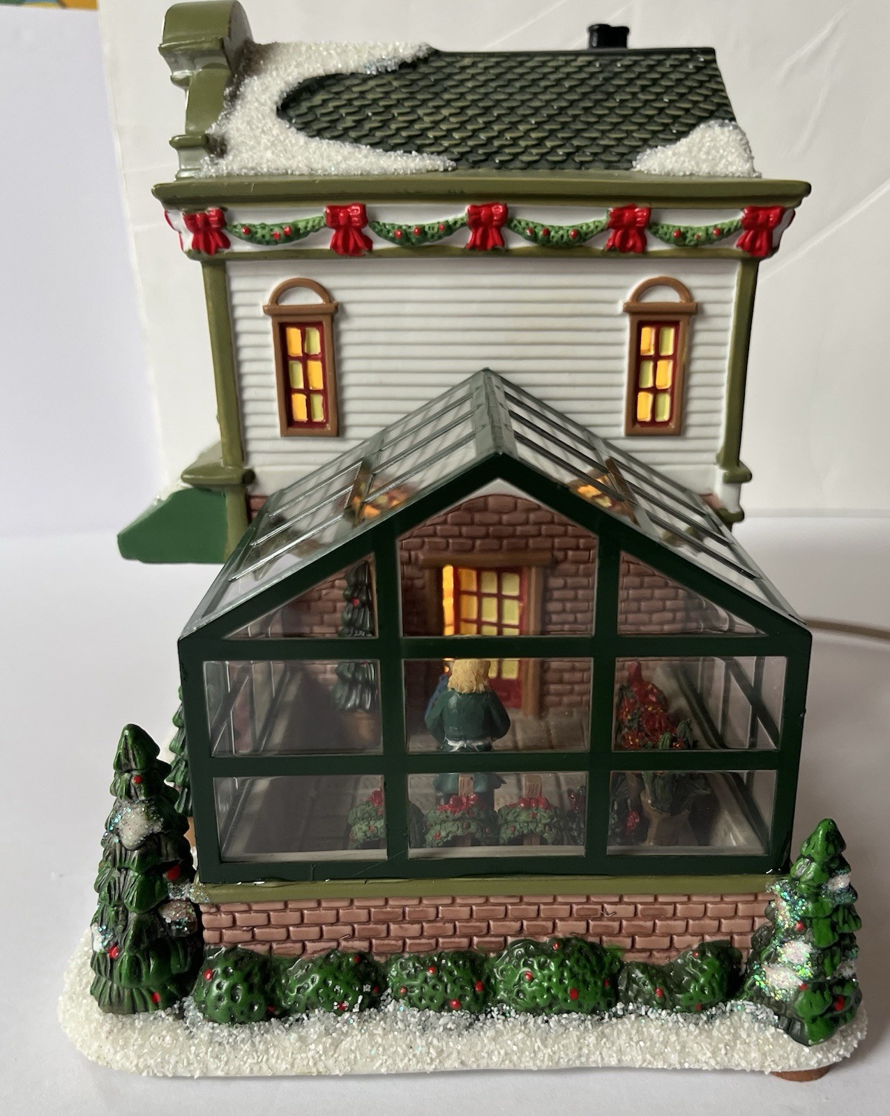 St Nicholas Square Village Collection Daisys Florals And Gifts Lighted Retired