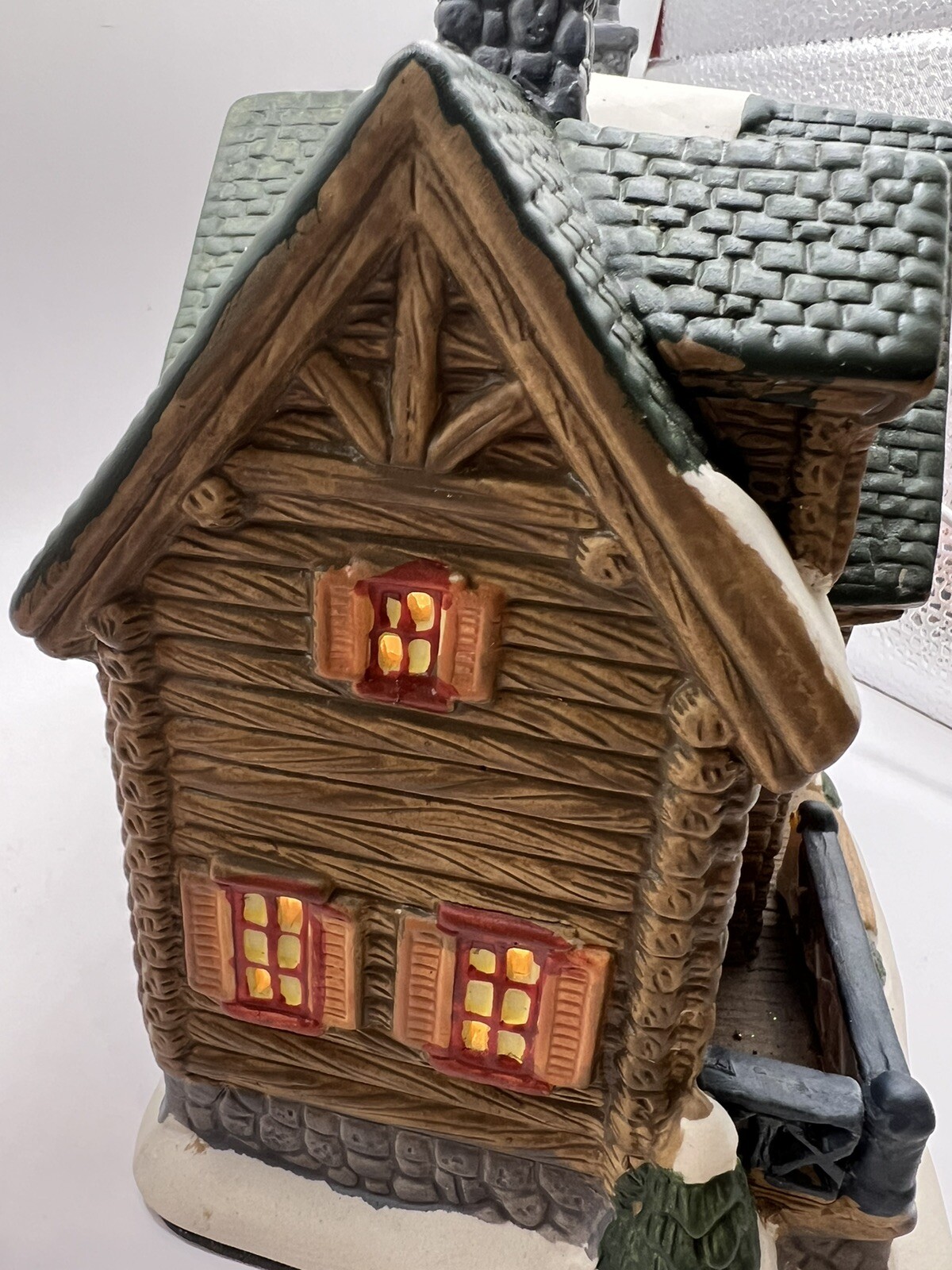 2020 Holiday Time Village, “Tall Pines Hunting Lodge” with light cord READ