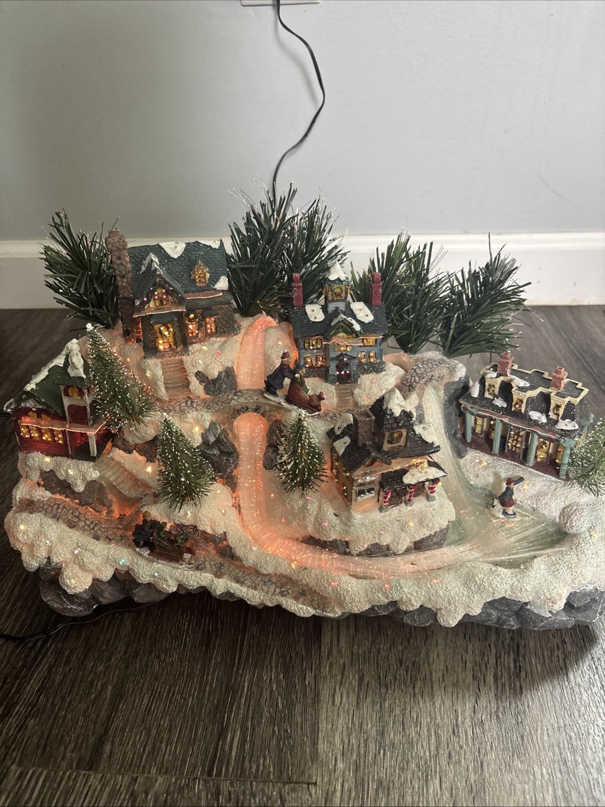 Avon Christmas Fiber Optic Village Color Changing Holiday Sledding 2003 Vintage