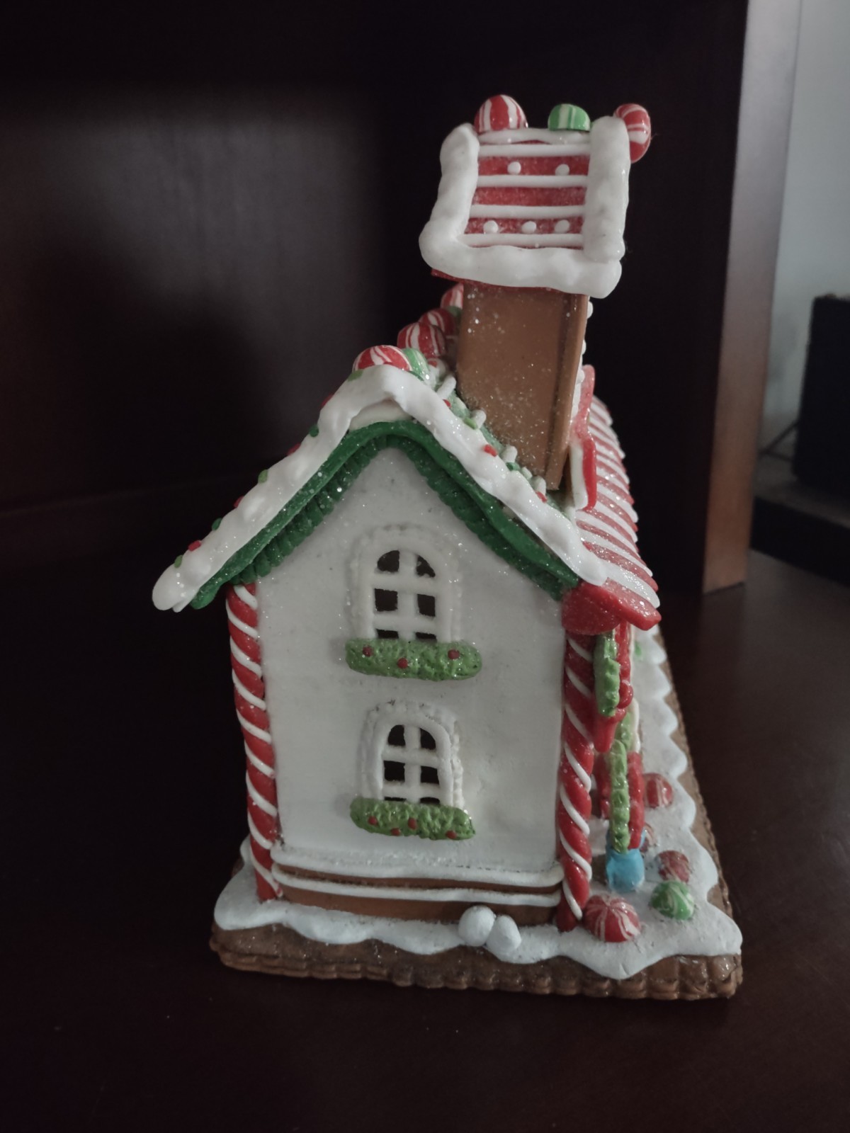 Illuminated Townsquare Christmas Gingerbread House FLOWER SHOP Valerie Parr Hill