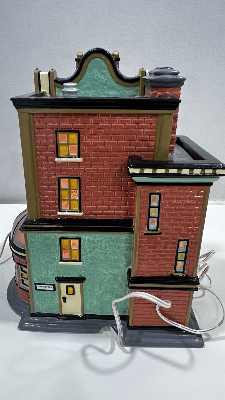 Dept. 56 Snow Village “Hard Rock Cafe”55324 Retired 2003 With Pin NEW !