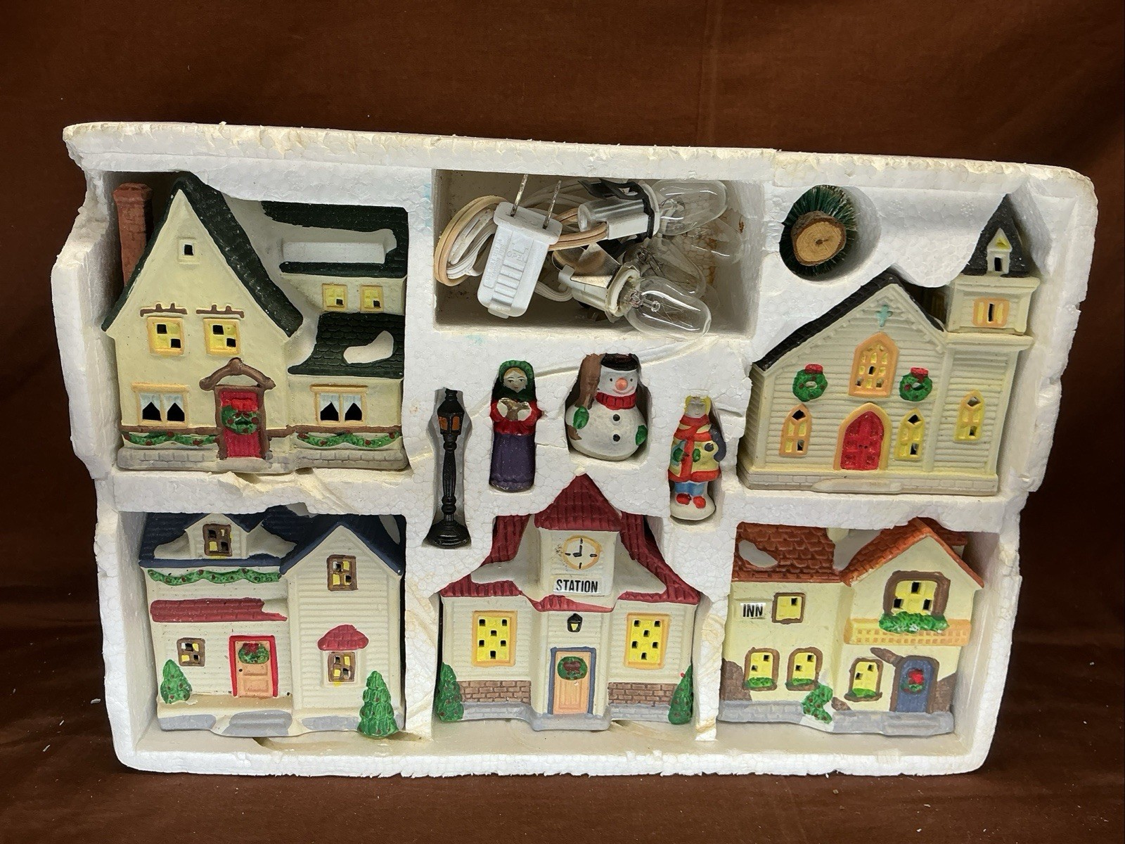 Christmas Village Set (5 Buildings) w/lighted cord figures holiday scene #12 S2