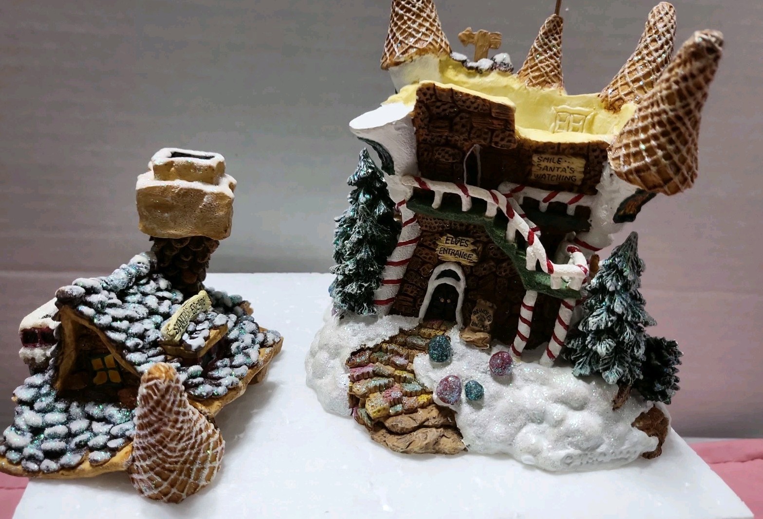 Boyds Bearly Built Villages Kringle’s Santas Retreat House Building
