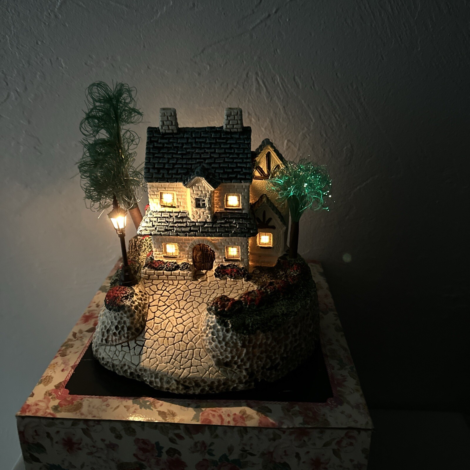 Country Cottage With Music & Light Made in Taiwan -Eleco