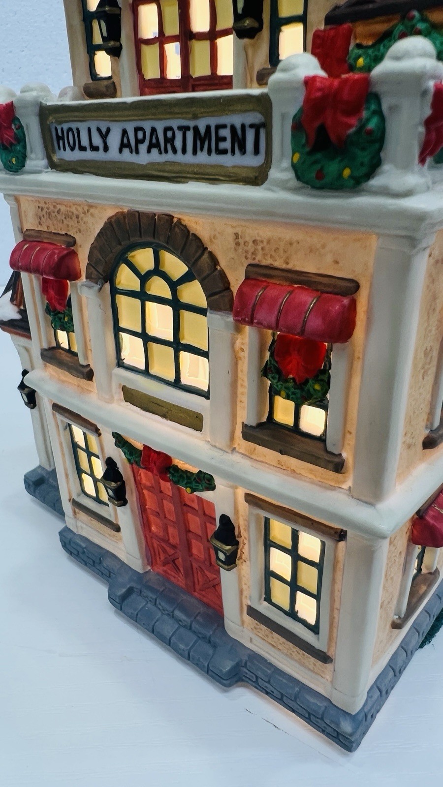Copperfield Keepsake “ Holly Apartment ” Porcelain Lighted House Excellent !