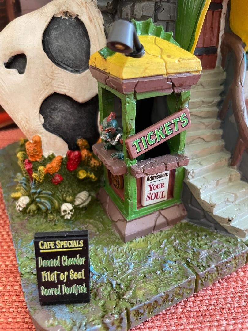 Lemax Spooky Town “Haunted Aquarium” Brand New- Lighted Village Collectible
