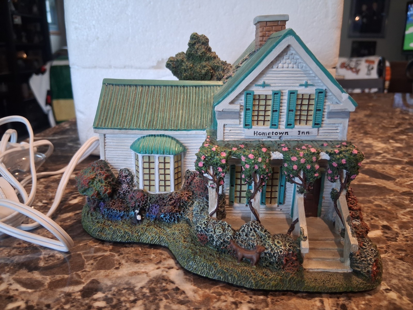 Vintage 2002 Thomas Kinkade Hawthorne Village Hometown Inn (PERFECT CONDITION)