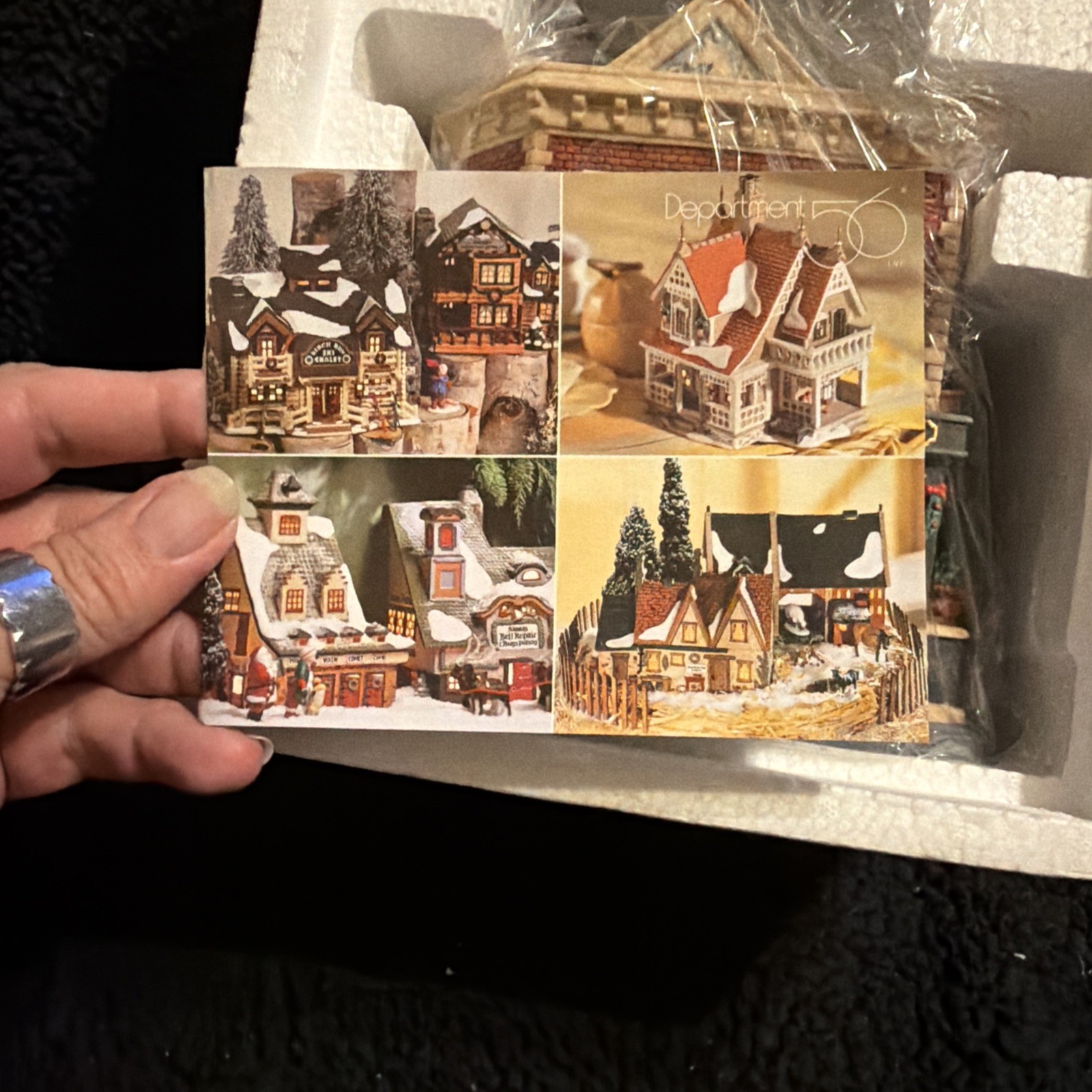 Dept 56 The Horse and Hounds Pub, 58340 Dickens Village New In Box