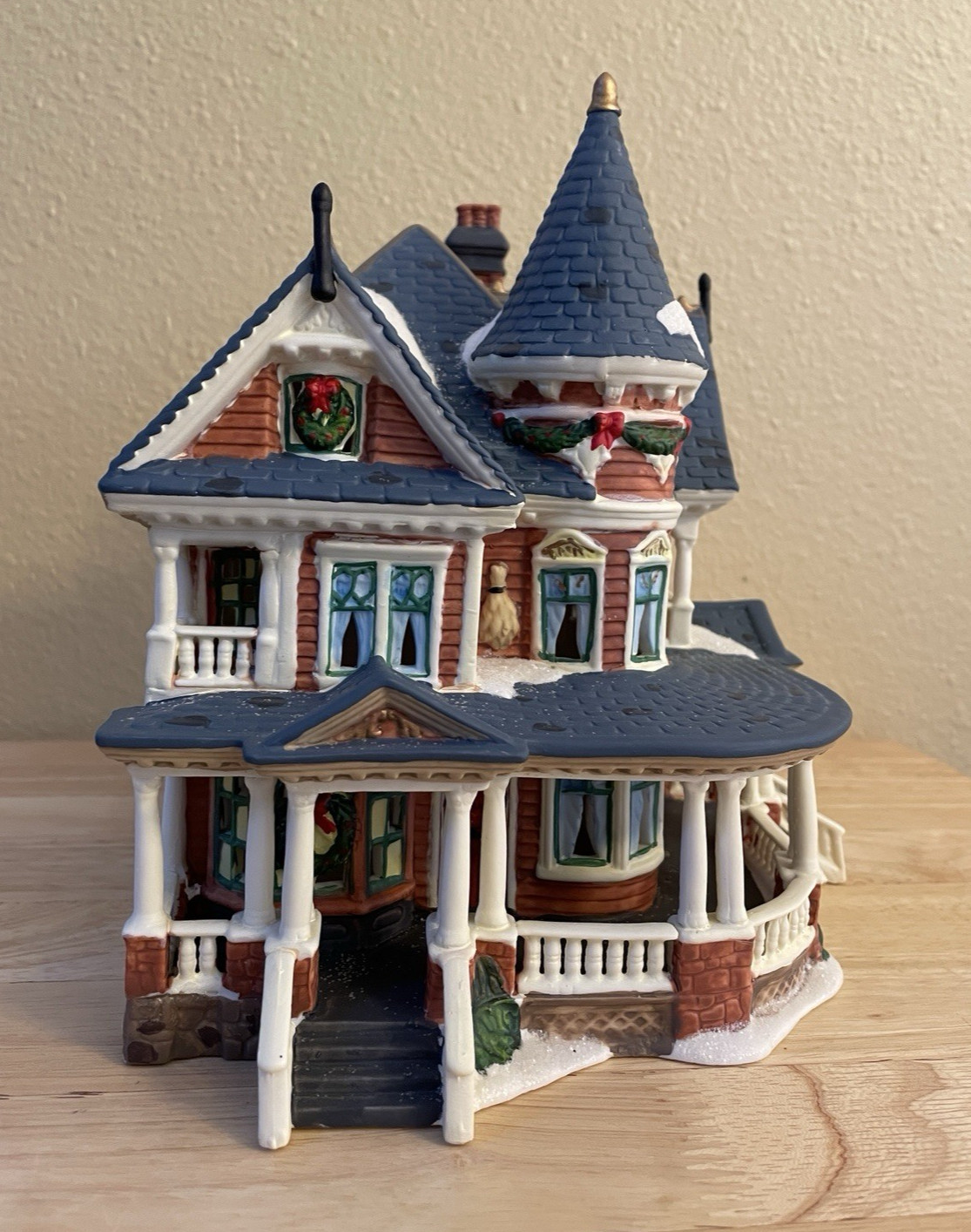 Parmore Estates Bed & Breakfast Holiday Inspirations Lighted House