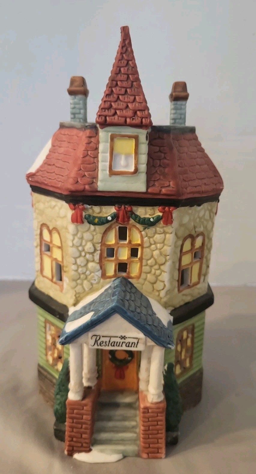 VINTAGE HOLIDAY EXPRESSIONS LIGHTED RESTAURANT CHRISTMAS VILLAGES ORIGINAL PKG