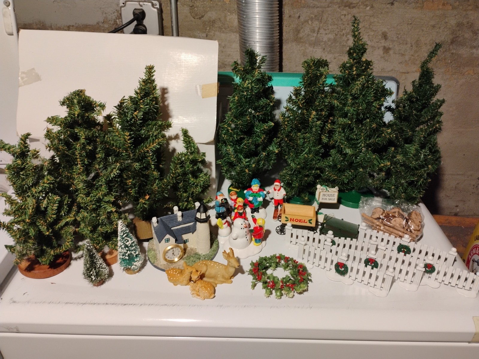 Snow Village Accessorie Lot 35 Pieces Many Dept 56