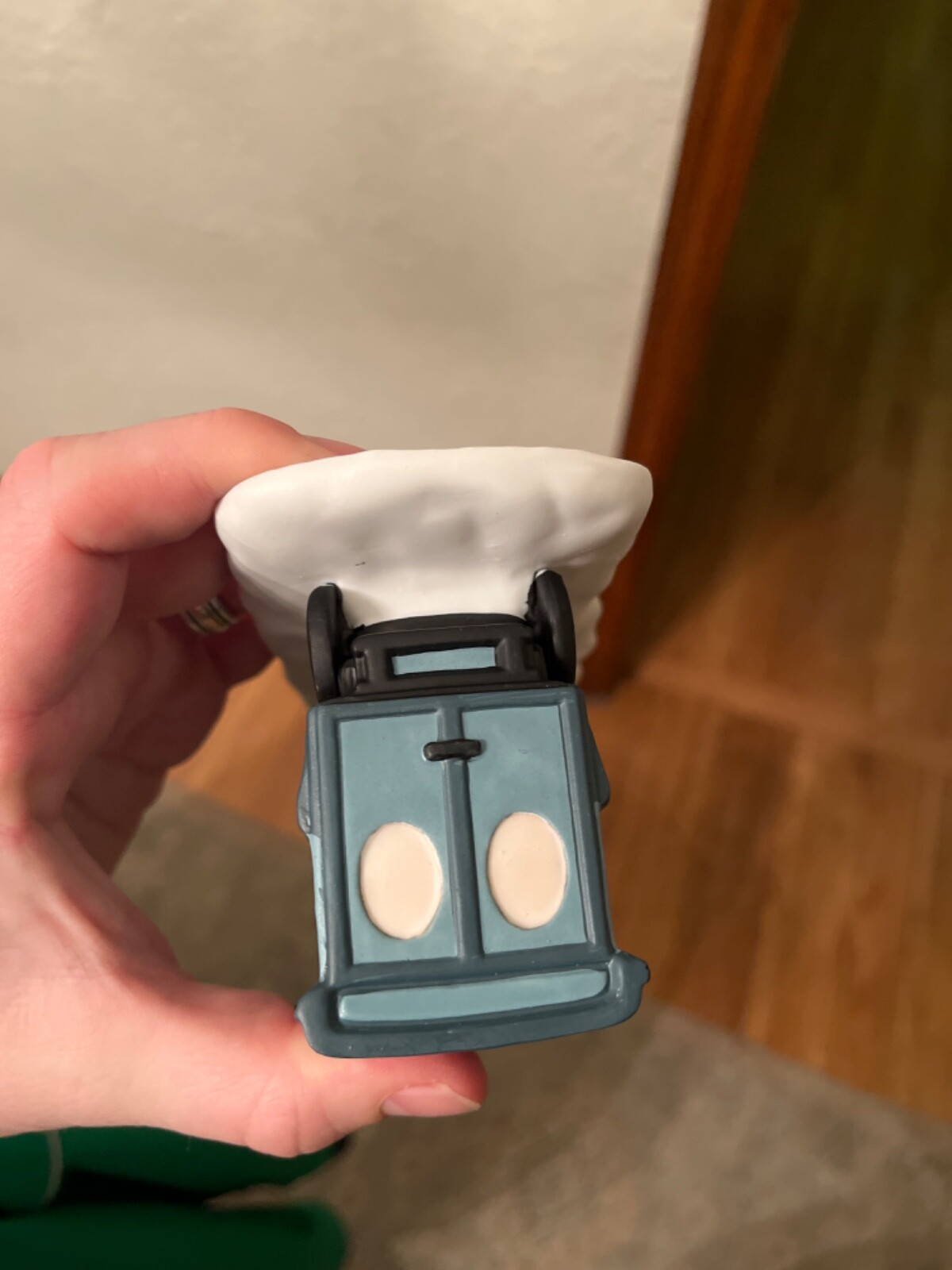 Dept 56 Christmas in the City – River Street Ice House Cart #59595 – EUC