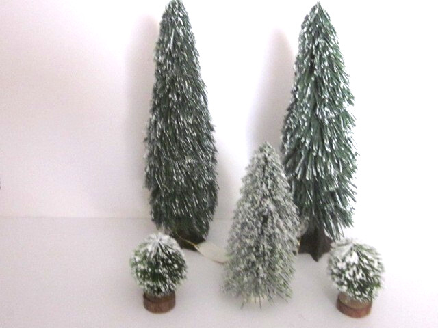 CHRISTMAS VILLAGE SNOWY EVERGREEN PINE TREES 10″, 6″, 3″ SET OF 5 NEW