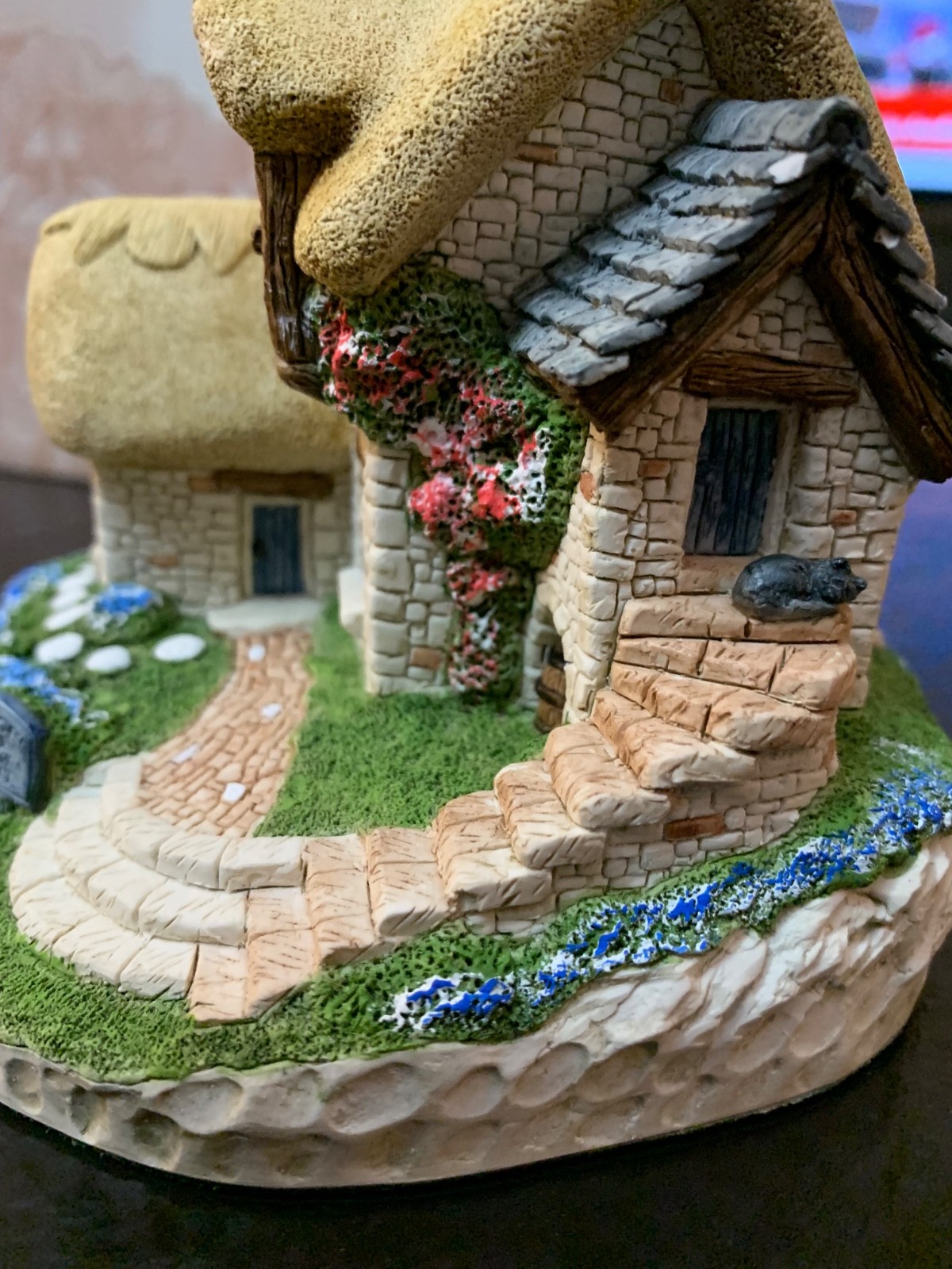 David Winter Forget me not Cottage Handmade &painted DW73 LIMITED EDITION 36/400