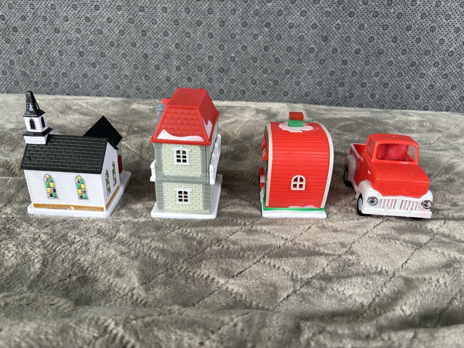 Lot Of 4 Cobblestone Corners Christmas Lighted Houses, Truck and Trailer