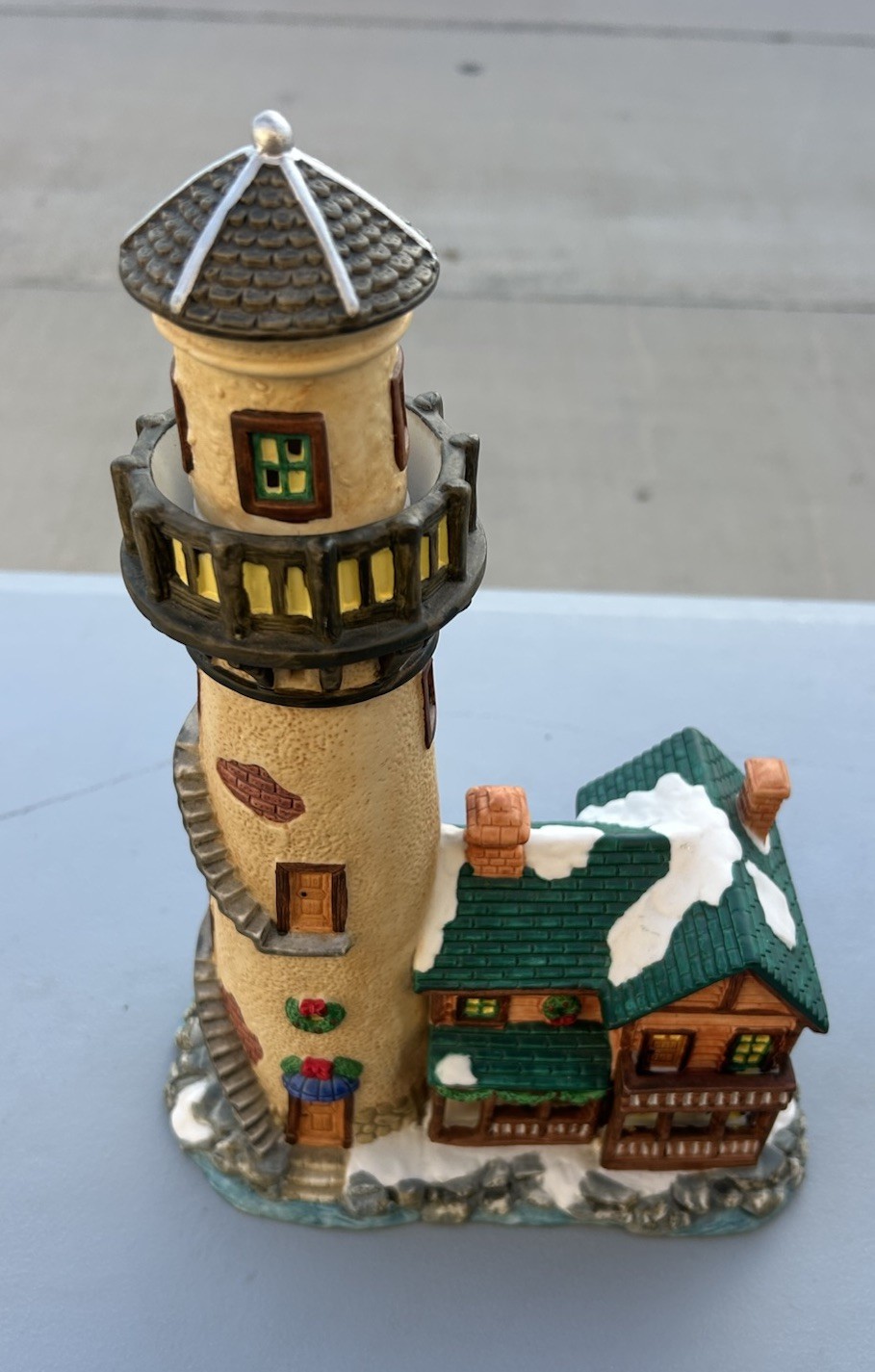 Vtg DICKENS COLLECTABLES Victorian Series Lighted House Lighthouse Cabin 1998 
