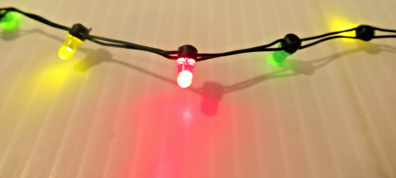 HOLIDAY TIME “BATTERY OPERATED / MINI LIGHTS” (WREATHS/ CENTERPIECE/ MINI TREE)