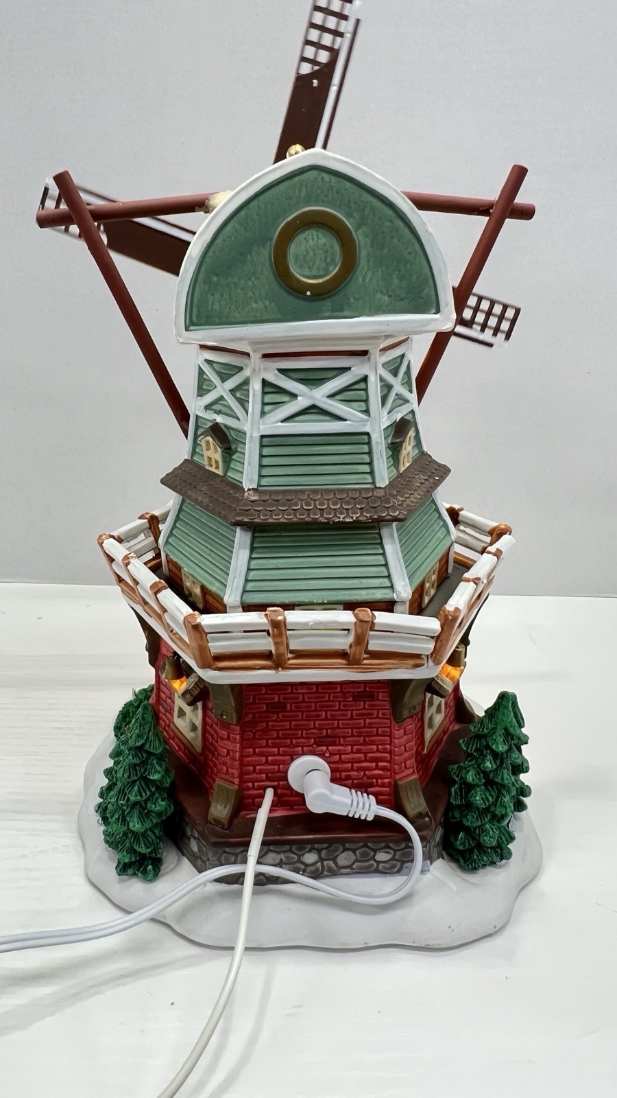Lemax Vail Village “Stony Brook Windmill” 25384 Retired 2012 LED Brand NEW !